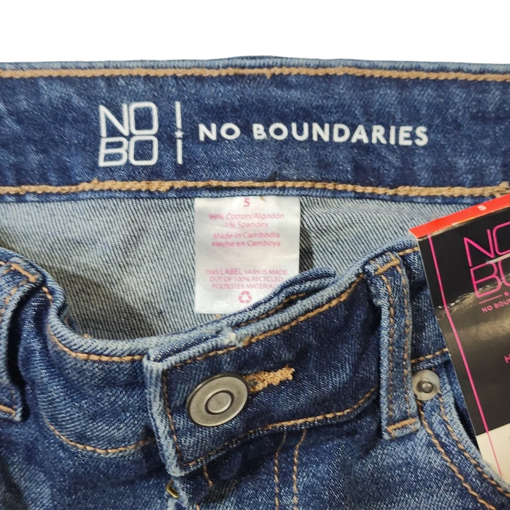 No Boundaries NWT High Rise Destructed Midi Shorts in Dark Wash Size 5